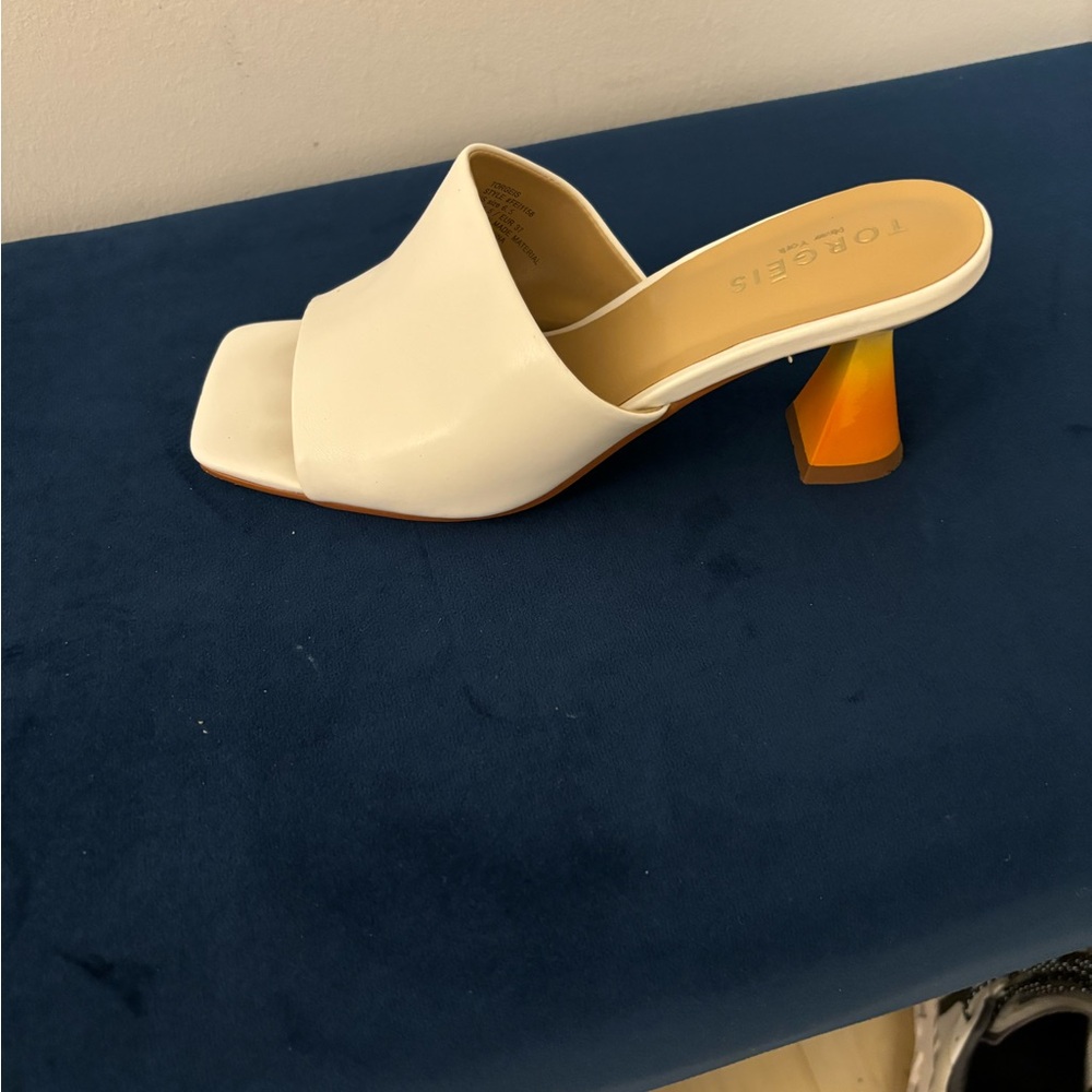 Women’s slides white leather w/orange kitten heel. Size 6.5
